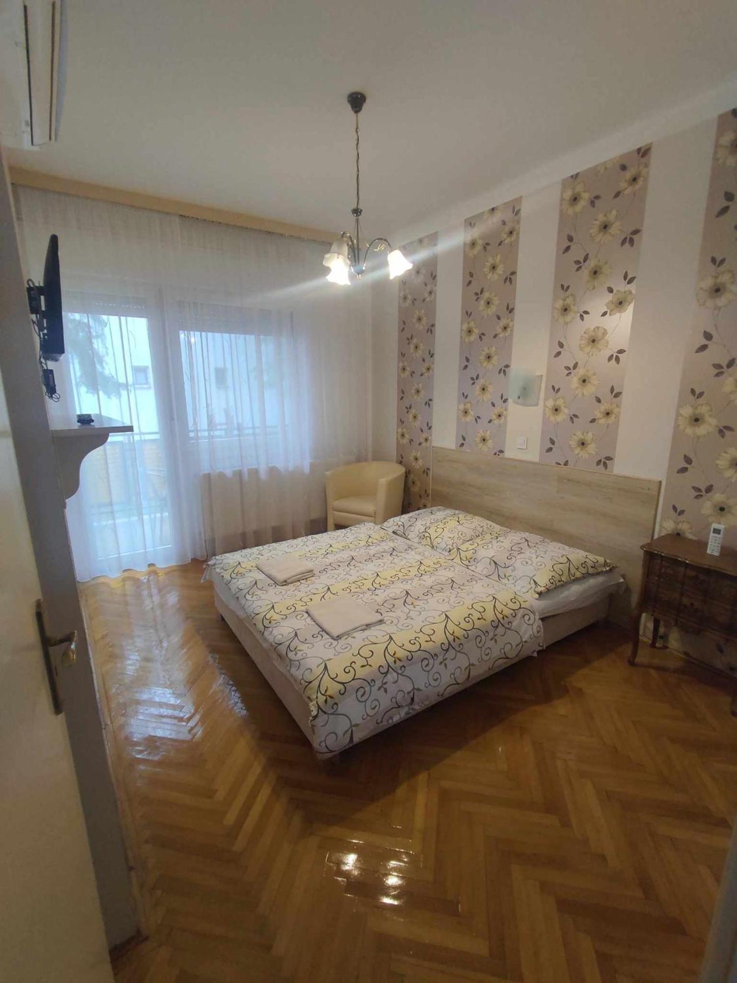 Ildiko Apartman Хайдусобосло Экстерьер фото
